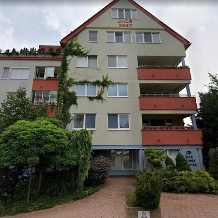 Alure Residences 2 & 24H Self Check-In, Parking In The Garage In The Apartment Building Included, New Building, Terrace, Green Location With A Forest Park With A Lake, Children'S Playground Banská Bystrica Buitenkant foto