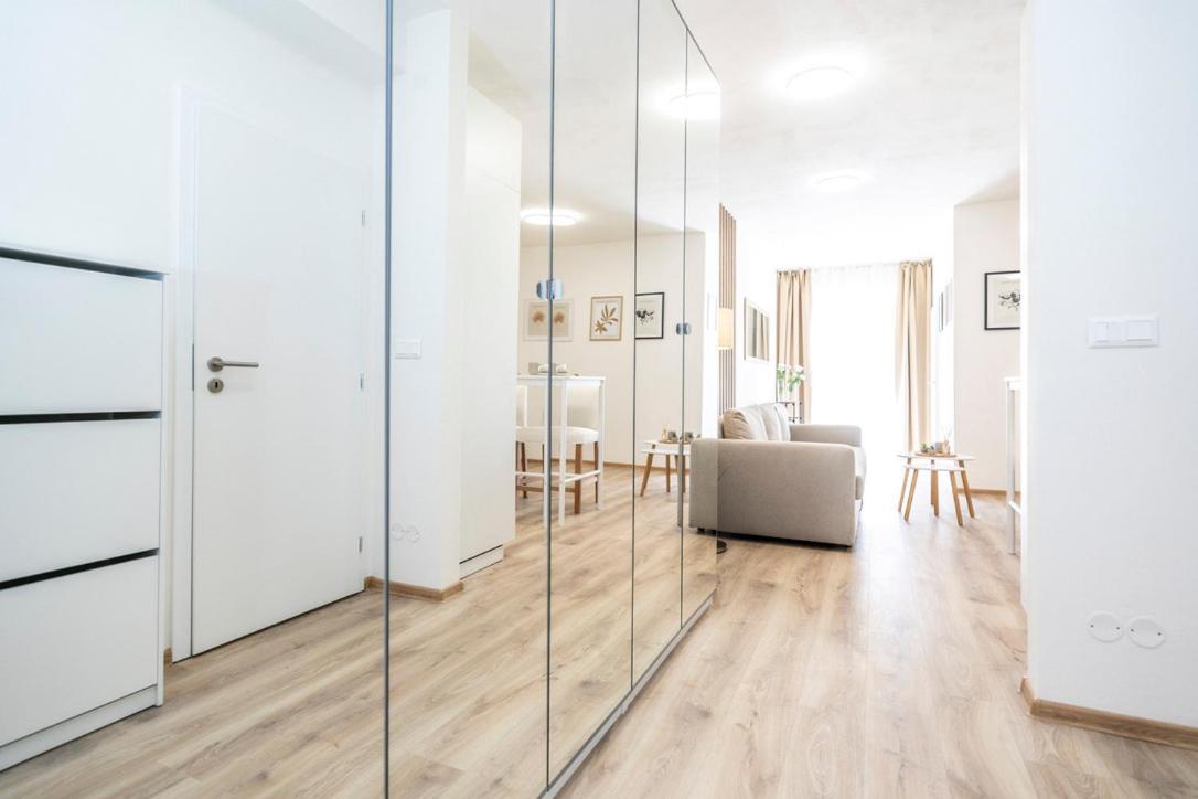 Alure Residences 2 & 24H Self Check-In, Parking In The Garage In The Apartment Building Included, New Building, Terrace, Green Location With A Forest Park With A Lake, Children'S Playground Banská Bystrica Buitenkant foto